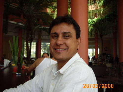 Venezolano, Gocho, Quimico Egresado UCV....Con mucho orgullo!!!!!