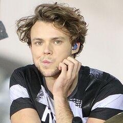 hi i'm trying to get that Ashton read my letter, he's so important for me and i'll be so grateful with you if you rt and tag Ashton in my tweet xx