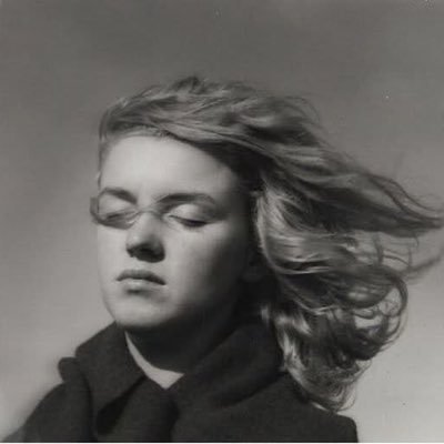 holly_cee's profile picture. bartenderess fur mom sludge head ⚰