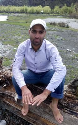 bhat_muzii's profile picture.