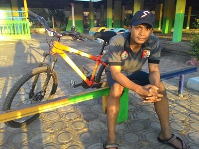Ary_Mo3nk's profile picture. Terkadang tuhan tidak memberikan apa yang kita inginkan, tetapi tuhan memberikan apa yang kita butuhkan.