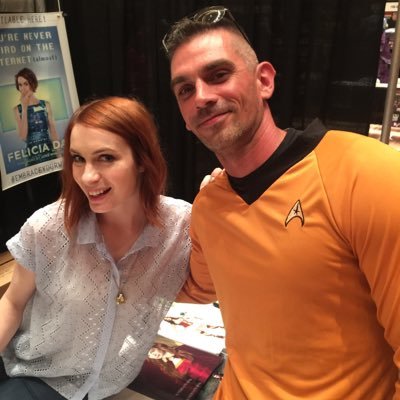 Oupofate's profile picture. Comic book nerd, Sci-fi geek