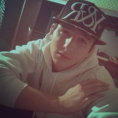 d_moreau_'s profile picture. Live it up or give it up