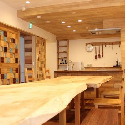 2015 年夏、富山のヤマヒデホームと提案型不動産会社ピタットハウス都立大学店のコラボで都立大学駅近くに誕生したスタジオ『樹のソムリエstudio都立大学』です。色々な講座を企画・運営しております。