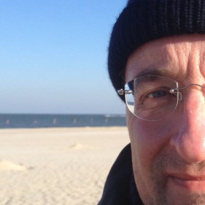 Wirtschaftsinformatik am Berufskolleg, Digitalisierung, Stundenplanung,Kirchenmusik, Jazz, Smart, Sandalen, Ostfriesentee, Sturm am Meer, alles ist reparierbar.