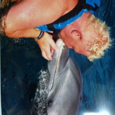 warrenmoore139's profile picture. 