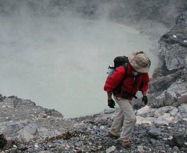 Apasionado por los volcanes, su estudio y compresión. Noticias actuales de los volcanes de Costa Rica y el mundo. Geólogo-Vulcanólogo de Volcanes sin Fronteras