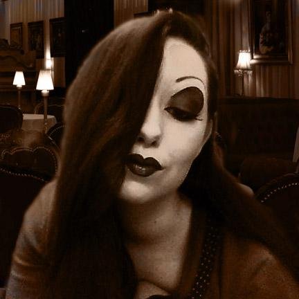 Makeup artist in #London. Lover of colour & drama. Looking to connect with models & togs. CAN TRAVEL!