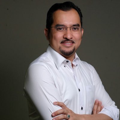 Setiausaha Agung (Sect-General) UMNO, MARA Chairman, UMNO Youth Chief (2018-2023) , Banker (Islamic Finance), Academician and Researcher.