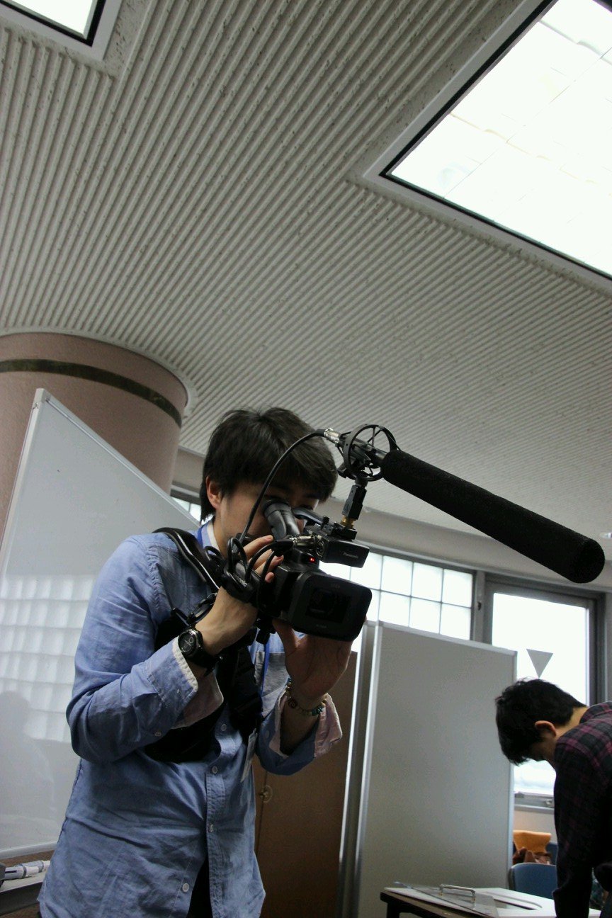 shimituron's profile picture. 抑圧に声を上げた人たちが不利にならない世の中に。冷笑・嘲笑が蔓延した社会に異を。
自身の加害性からも逃げないように。
映像制作・中継配信従事（会社所属。官公庁・BtoB。主にD）。技術系詳しい人と繋がりたいです。
趣味は未練なのか廃盤映画円盤DIG。
最近、8mmフィルムの撮影始めました。
批判を受けますが敢えて本名。