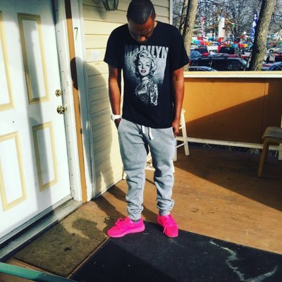 PrettyBOiIHaze's profile picture. Young and Successful