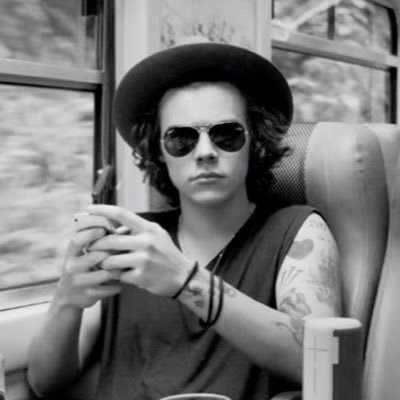 1dpollsoficial's profile picture. 