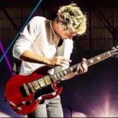 Hola! No es necesario que sigas a esta cuenta, sigue a @dallascaffeine ☺