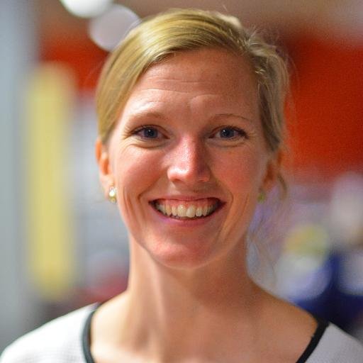 Legitimerad lärare i idrott och hälsa samt engelska. Ledamot Stockholms Skolidrottsförbund.