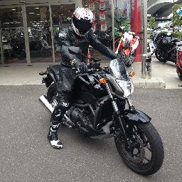 プロフ画の中の人は自分です（5割増し）ｗ。バイク装備（オンオフ）や競パンに興味津々なオッさんです。