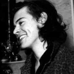 estrabaol's profile picture. fuck this shit i'm out