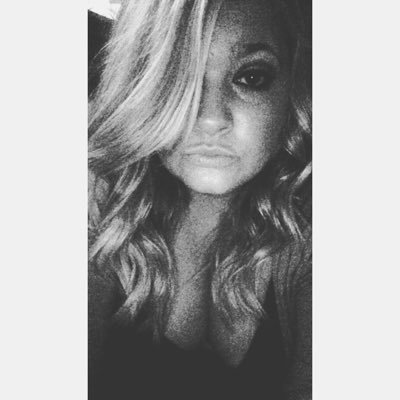 xooerica's profile picture. hardly chases her shots, she never guna chase a dude..