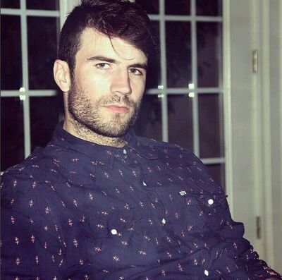 Hi guys, my name is Rose! This is a Sam Hunt update account giving you the latest info, photos & tour news about our fave Sam!!