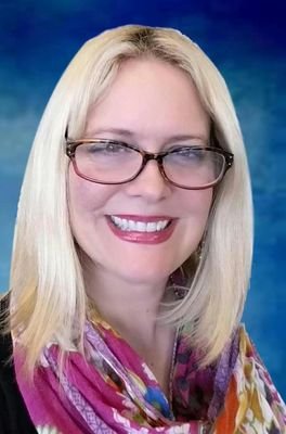 LiziKernNews's profile picture. 2XGoldenMikeAward '22,'23 
Radio News anchor @KMJNOW  https://t.co/qb88zjoJvM, USC Grad. Trojans! That's me in Intruder movie as final girl Jennifer.

RT≠endorsement.