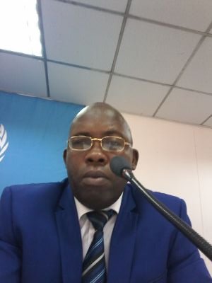 Professeur d'Universités , Docteur en Sciences Politiques et Secrétaire Général de l'ECiDé; Parti Politique de l' Opposition dirigé par Martin Fayulu M en RDC.