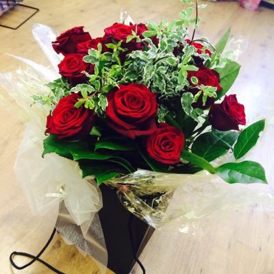 20 year experience florist wedding event specialist working throughout the northwest bouquet delivery service 7 days a week order online or in store