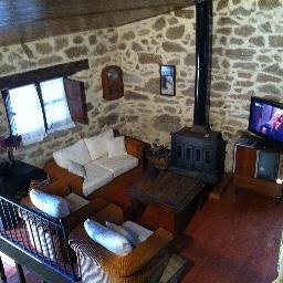 Situada en el parque zamorano de los Arribes del Duero la casa tiene cuatro dormitorios, chimenea y gran parcela con patio y barbacoa
