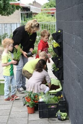 #kinderen meer binden met #gezonde #voeding door inzet van de #GezondeSchooltuin een #schooltuin waar altijd #ruimte voor is en die zeker in de #smaak valt