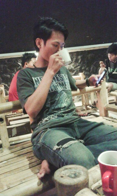 sanes lare hits, sanes lare sugih, mung lare jawi sederhana