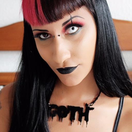 Nosferotika's profile picture. Twitter do Blog Nosferotika. Maquiagem e moda gótica/fetichista/headbanger/alternativa, para pessoas reais!