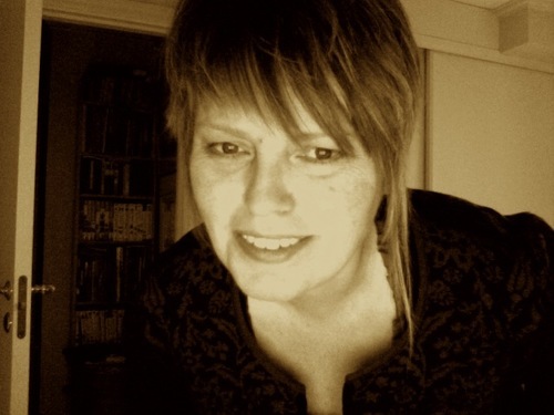 BenteMoholt's profile picture. Elsker kjæresten min, David Bowie, Eva Dahlgren, Jan Johansson, Karl Ove Knausgård, Lou Reed, Carl Frode Tiller, sushi, bobler i glasset og nye reiser