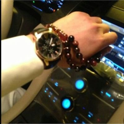 ي عيوني فيك للعبر مواري عزتي للمشتحن من دمع عينه