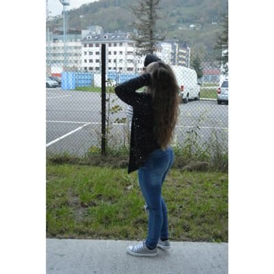 laauramndz_27's profile picture. Vivir a la deriva y sentir que todo marcha bien.