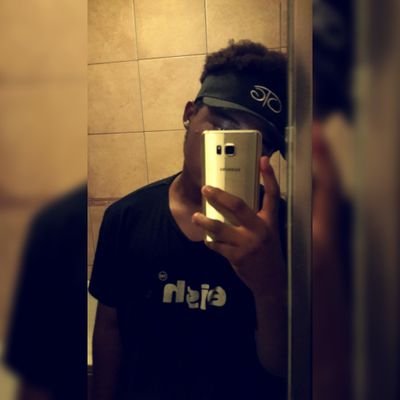 AwesomeOra's profile picture. the weird kid in your city