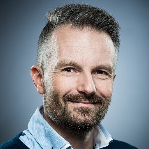 3 barn,gift,familiebil,stakittgjerde,barnslig når jeg kan,seriøs når jeg må.Twitrer for egen regning og litt jobb.Jobber med lean og har tatt skade av det