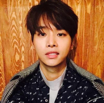 chkylight's profile picture. [별셋]
02년생 별빛 / 선팔하시구 멘션없으면 맞팔 없어요