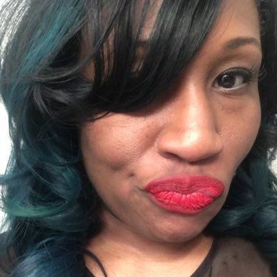 prettyhautechic's profile picture. That one!!!