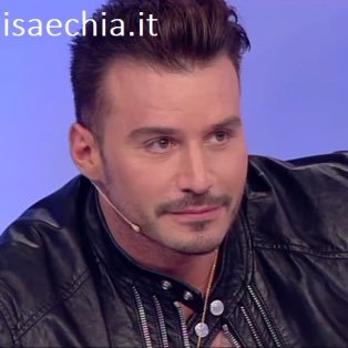 Unico opinionista non gayo di #uominiedonne. Su Twitter per fare business (role-play account)