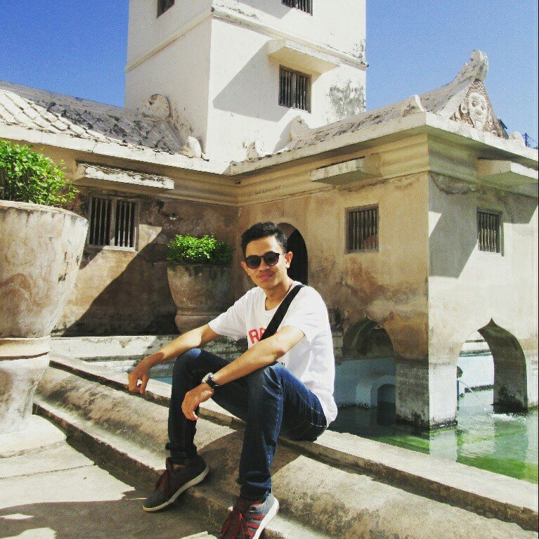 adam_kurniawann's profile picture. Workhard