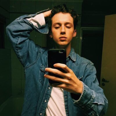follow @troyecation