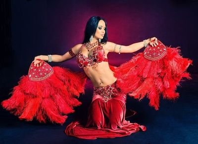 Привет! Я веду паблик BellyDance: восточный календарь Вконтакте для всех кто занимается восточными танцами. Присоединяйся к нам!