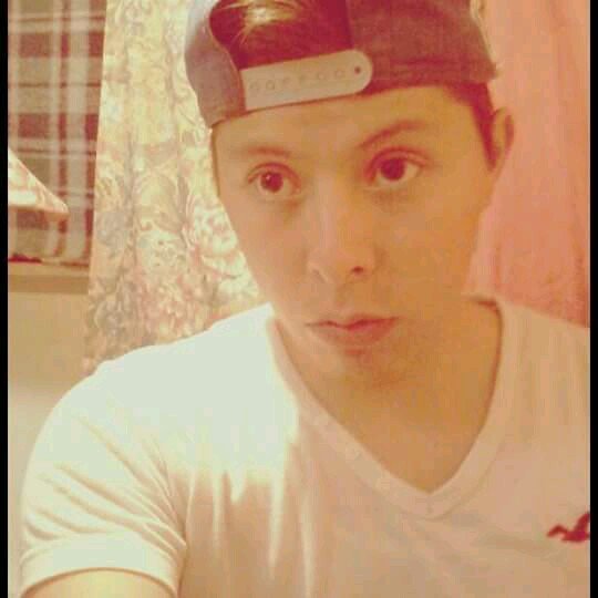 CardonaEl1's profile picture. i need weed