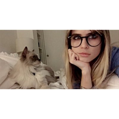 hannah caprice stweart- 22. // Don’t get attached to moments. Good or bad they always pass.//