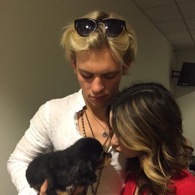 ❤️Auslly And Raura Is Real and Forever❤️Please subscribe me on youtube : auslly and Raura fanpage❤️and follow me on instagram : raura_is_real_and_forever❤️