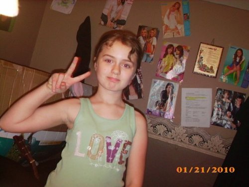 Miley Cyrus,Demi Lovato,and SELENA GOMEZ FAN!