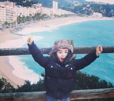 rodrigo_a12e22's profile picture. No soy político. pero me gusta. la política
no soy historiador pero me gusta la historia 
no soy futbolista pero me gusta el ⚽
no es necesario ser para saber