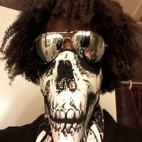 Yo'...facebook v.s twitter hmmm I wonder doe ~`;0) no-pic's on here but yet if u wanna see wat I look like hmu via http://t.co/XI7DfXeE :) ?