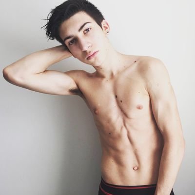 youngmodel_1's profile picture. Modelling is life :) | Instagram : @the_teenage_model |