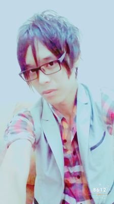 車隊のリーダー頭文字D8:@TSACE_Vincent (黒崎八雲)(S3);-)年齢:24歳シングル 誕生日:10/28 趣味:料理,泳ぐ歌 言語:日本語.英語.中国語.香港広東語 好きな国:日本.台湾 好きのゲーム:ultra street fighter4.頭文字D8.Dota2