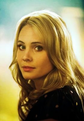 I'm a bartender and psychology student who likes to help people. {18+•RP•Unclaimed}