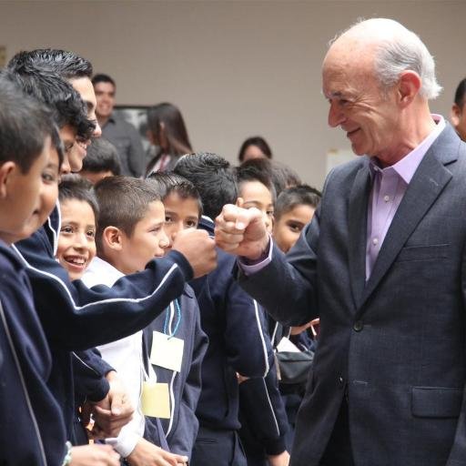 Mexicano nacido en Nuevo León. Convencido de que los ciudadanos podemos lograr un país mejor.